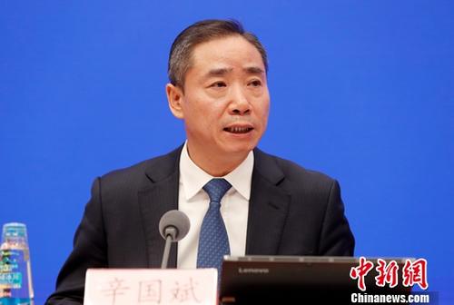 10月23日，中国工业和信息化部副部长辛国斌在国务院新闻办公室举行的新闻发布会上称，中国工业发展的基本面良好可控，有信心、有条件、有能力顶住各种不利因素冲击。据官方数据，2018年前三季度中国规模以上工业增加值同比增长6.4%，增速较1-8月放缓0.1个百分点。9月当月，规模以上工业增加值同比实际增长5.8%，增速降至今年以来低点。<a target=